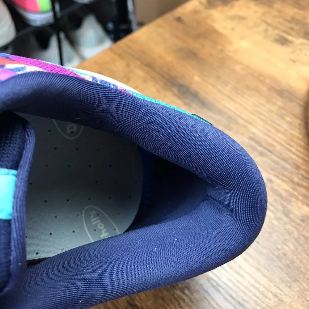Brooks minor wear